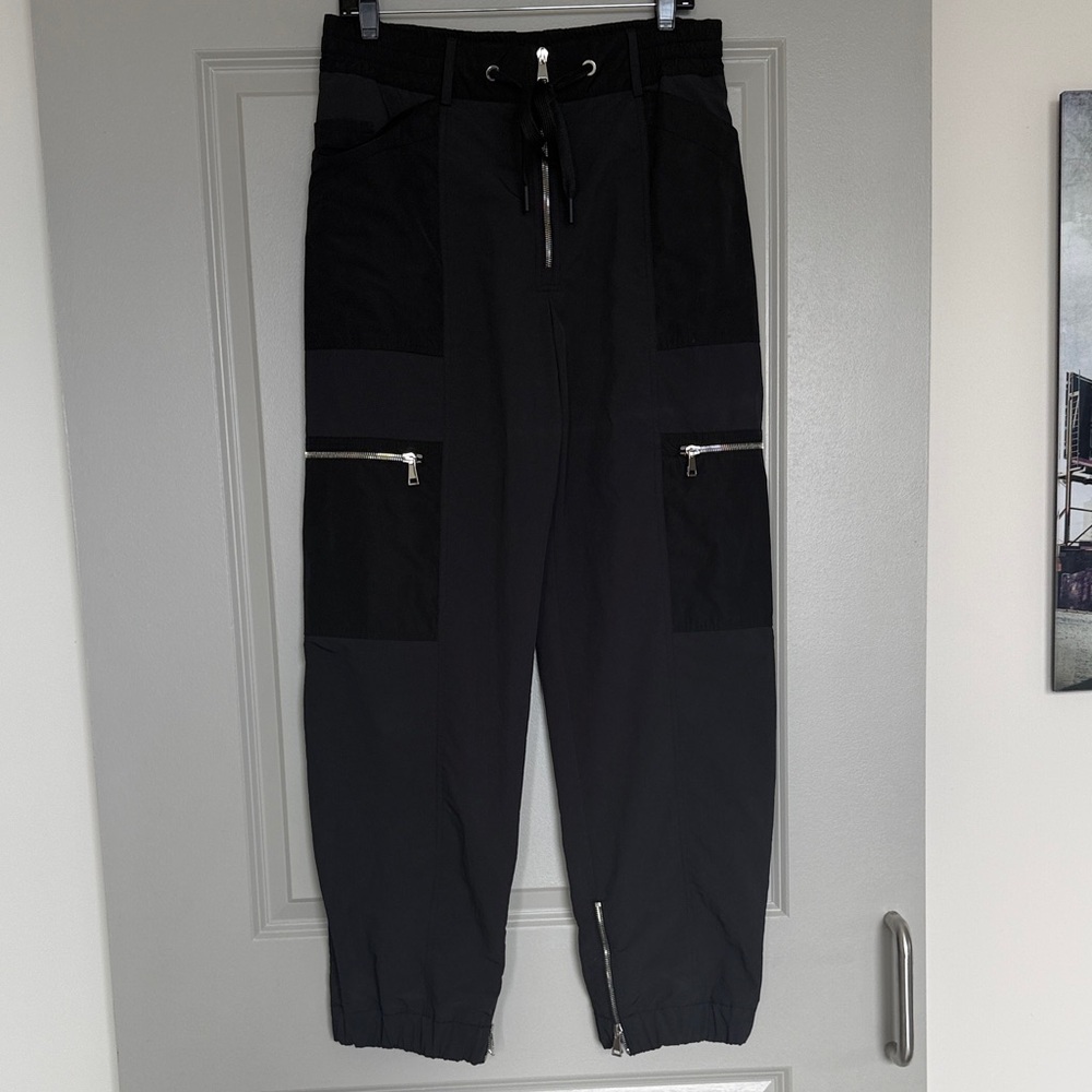 Moncler Women's Black Cargo Pants size 44, 8-10, cinches waist